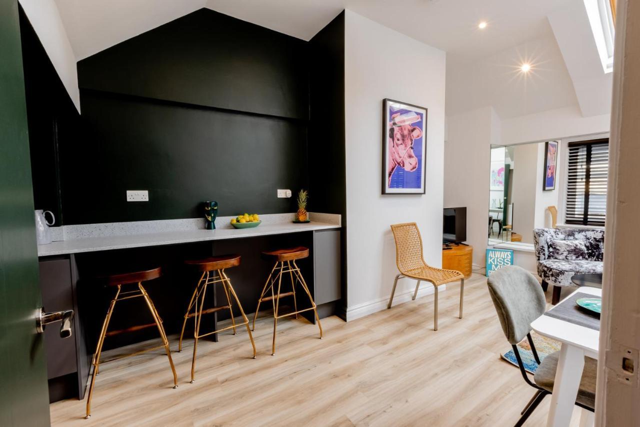 Modern 2 Bedroom Queen Street Appartement *